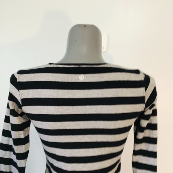 Lululemon Every Yogi Long Sleeve Black and Grey Stripe/Black Size 6 - Picture 5 of 10